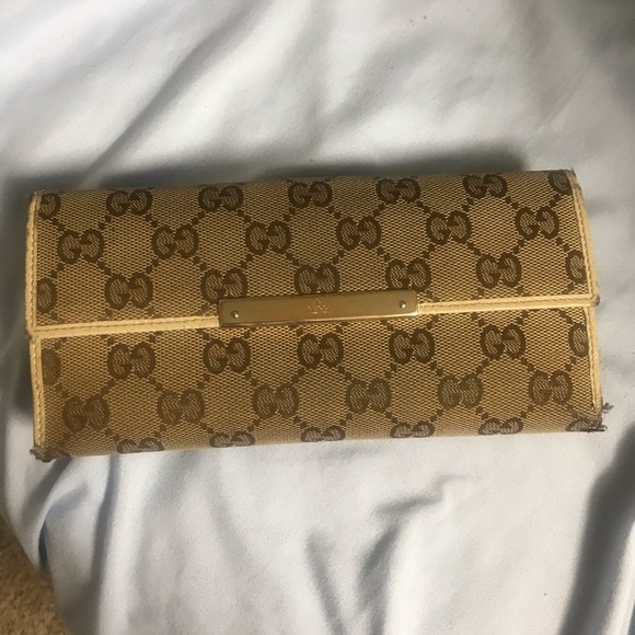 Gucci Handbags - Gucci wallet